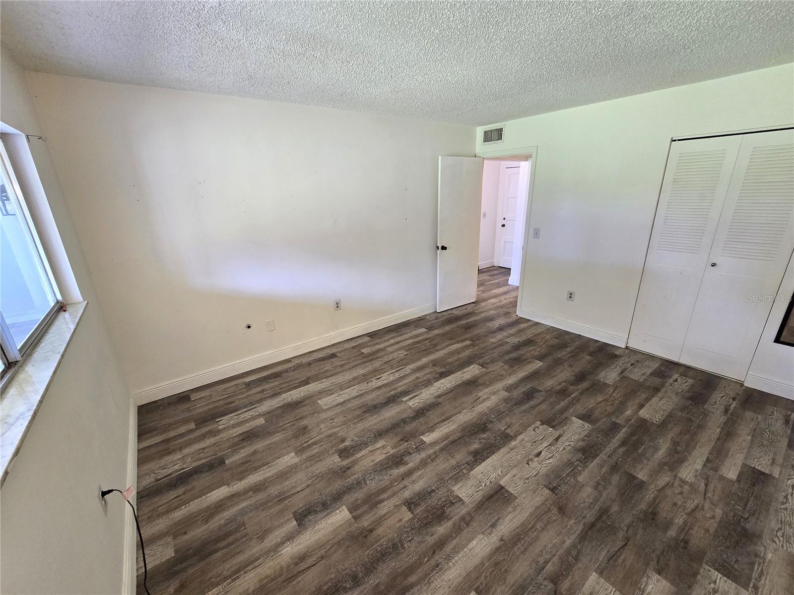 TB8461415 Property Photo