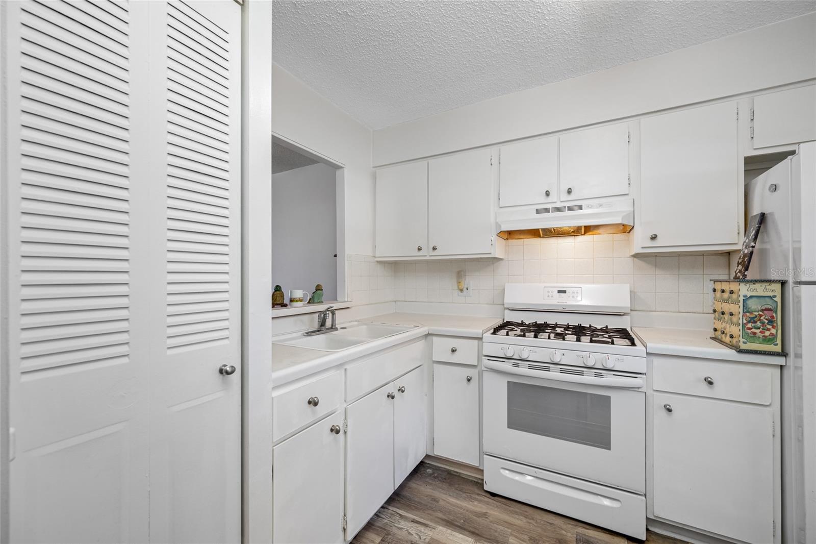 TB8461415 Property Photo