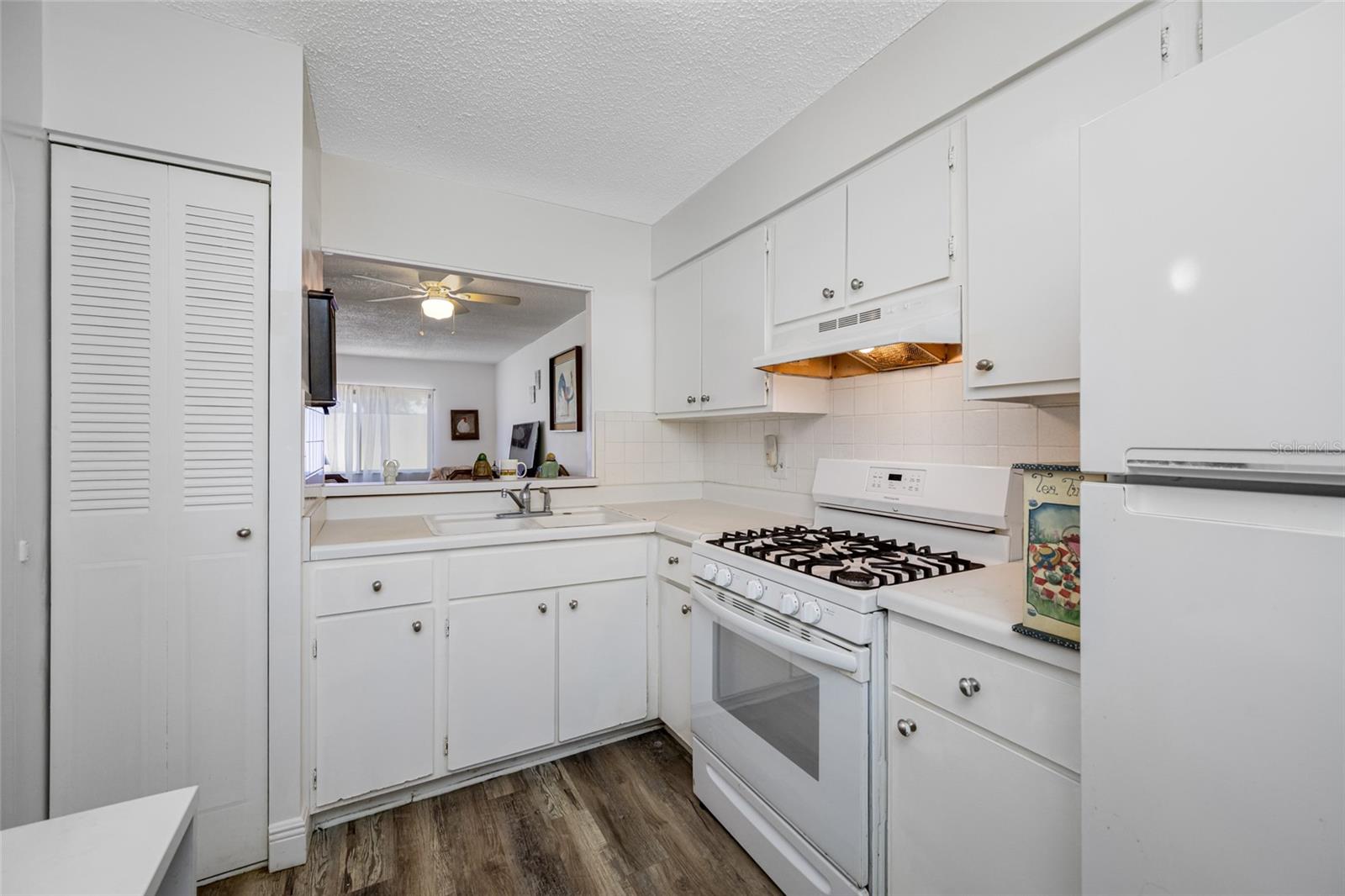 TB8461415 Property Photo