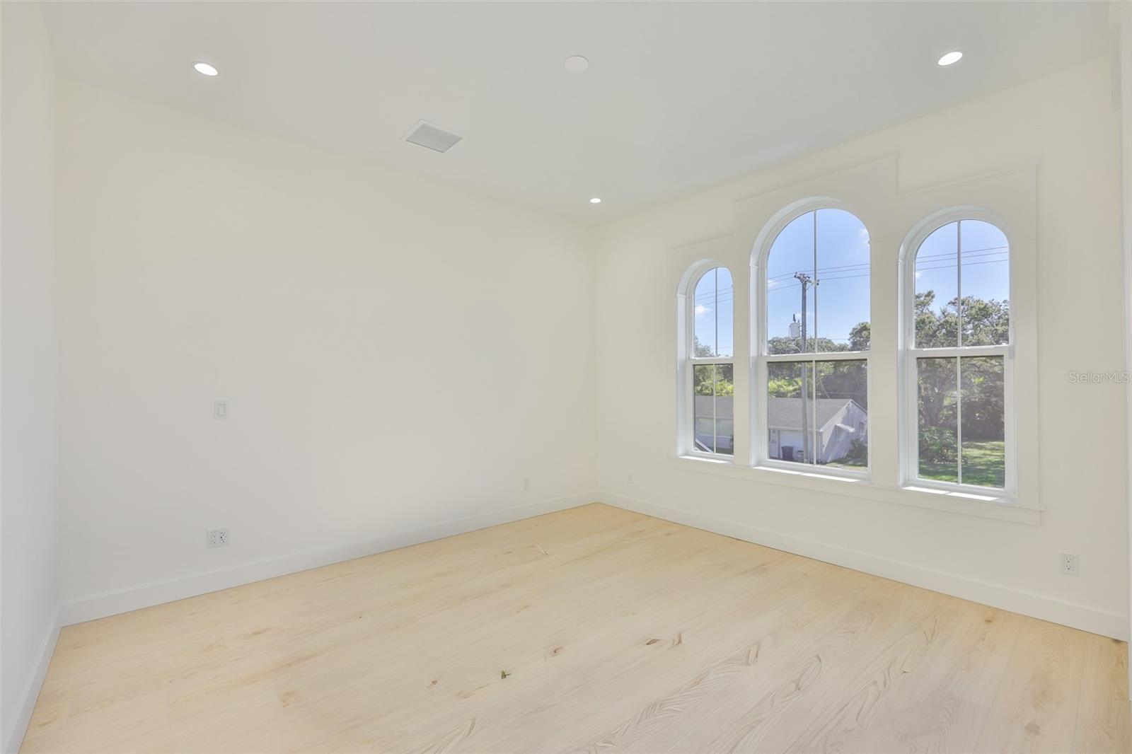 TB8461416 Property Photo