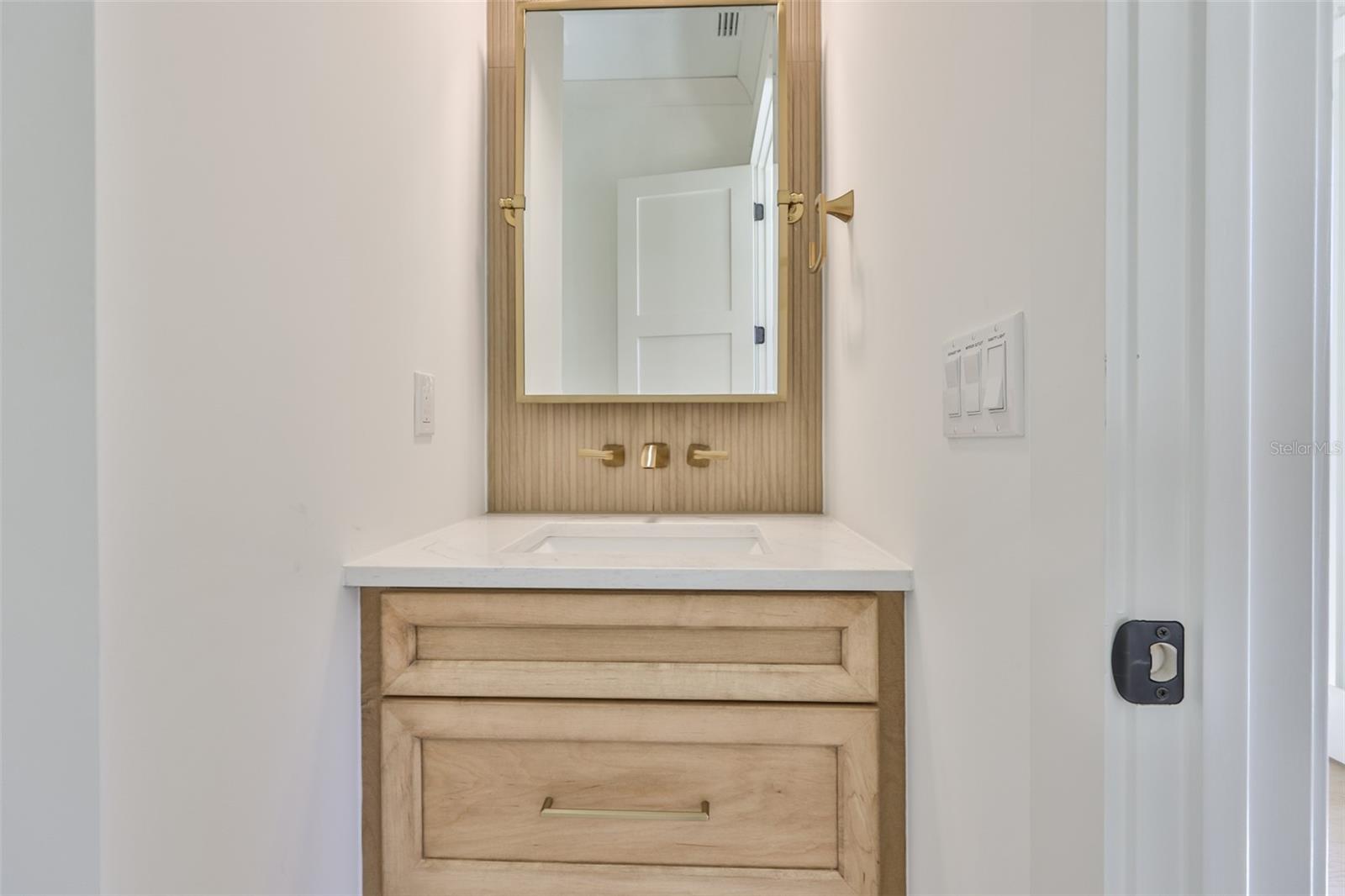 TB8461416 Property Photo