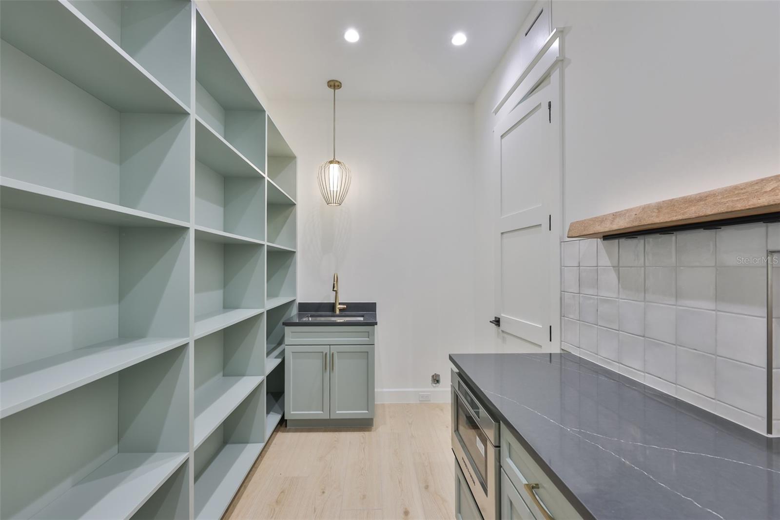 TB8461416 Property Photo