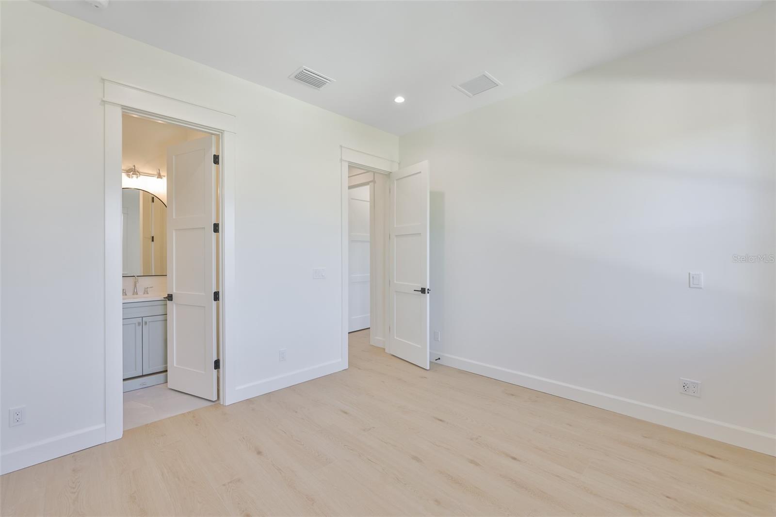 TB8461416 Property Photo