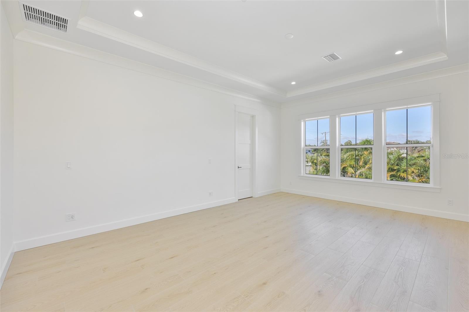 TB8461416 Property Photo