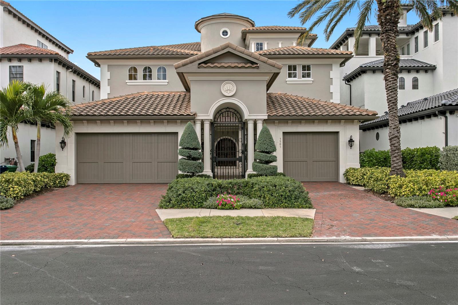 TB8461468 Property Photo