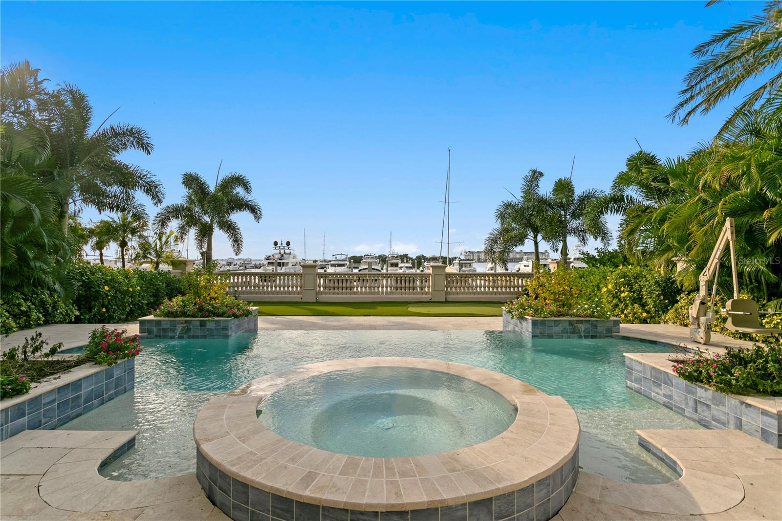 TB8461468 Property Photo