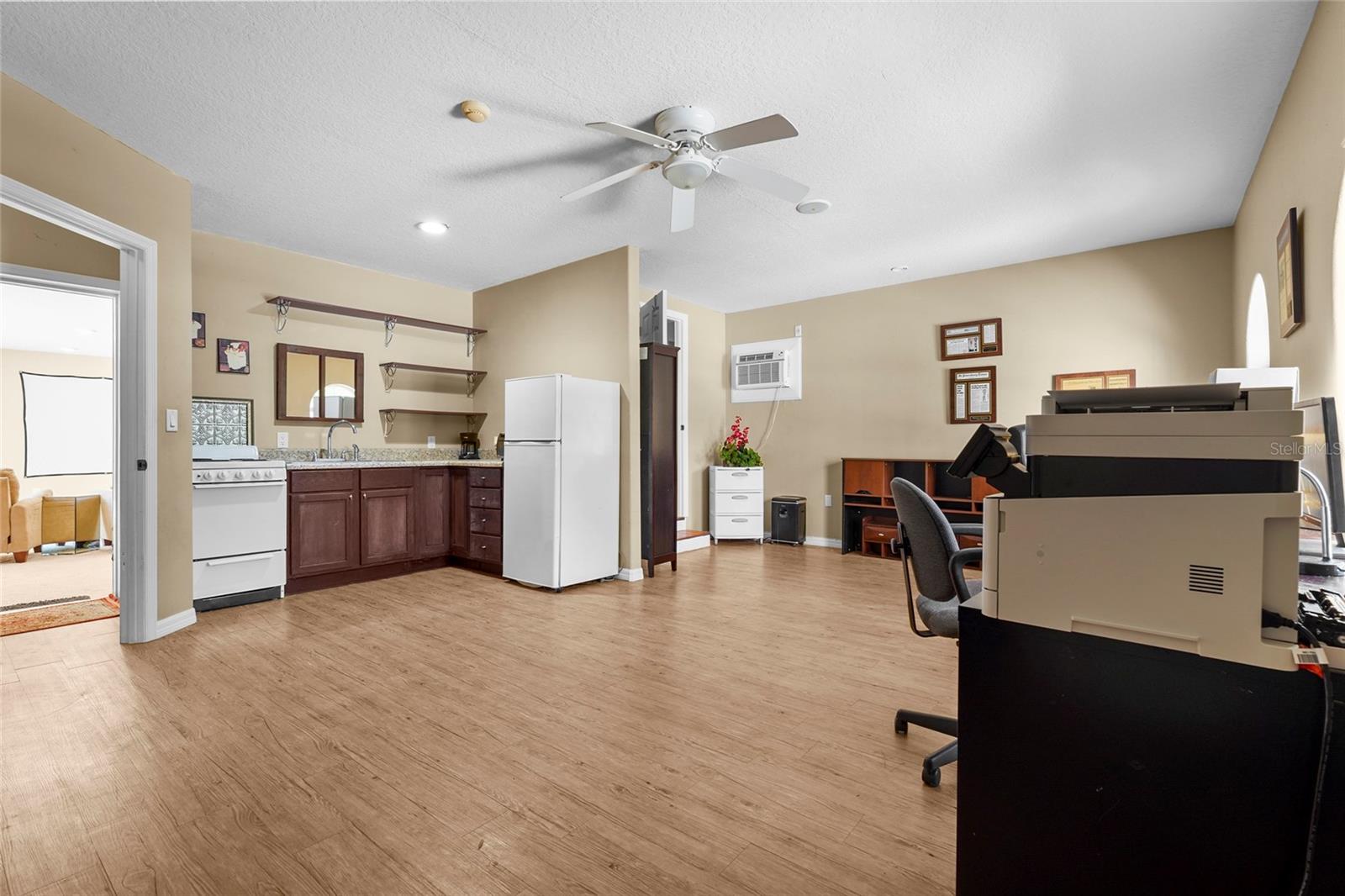 95 VIC EDWARDS RD, SARASOTA, FL, 34240