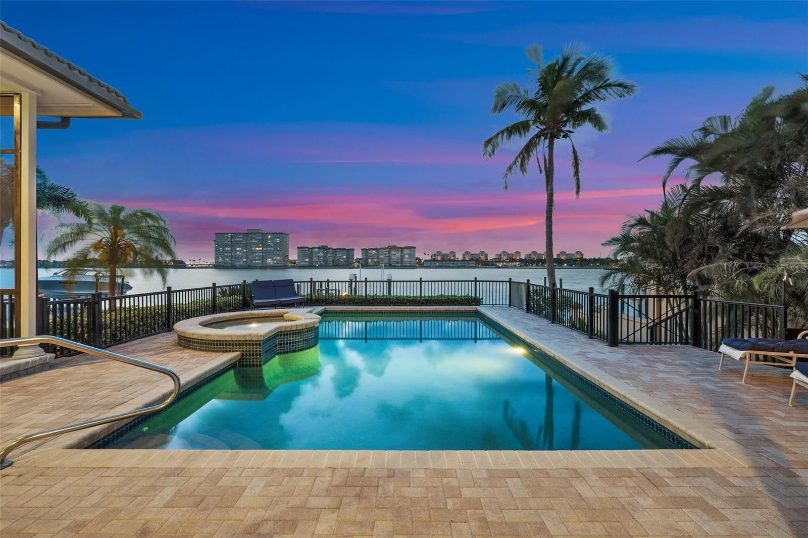 TB8461656 Property Photo