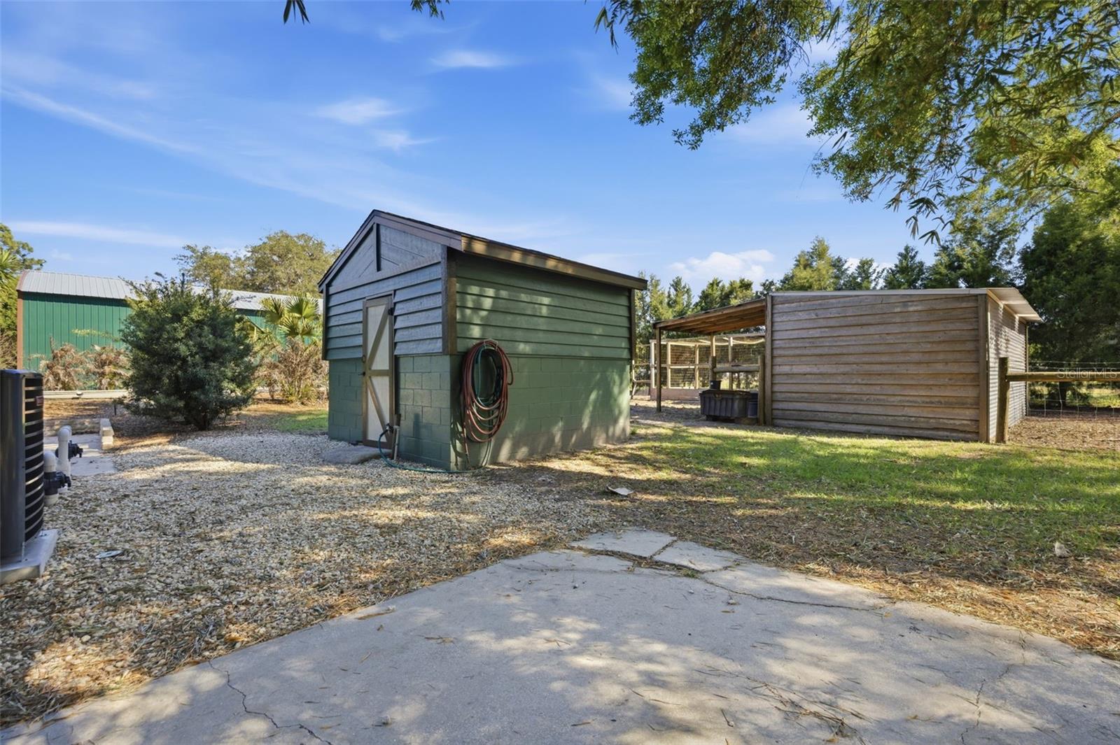 Feed barn with 2 stall barn in rear