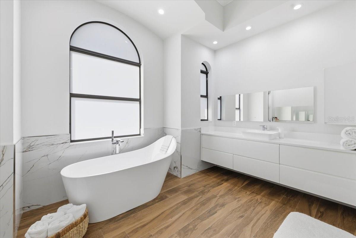 A4677208 Property Photo