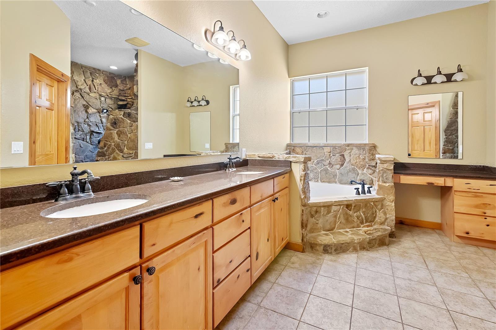 O6371691 Property Photo