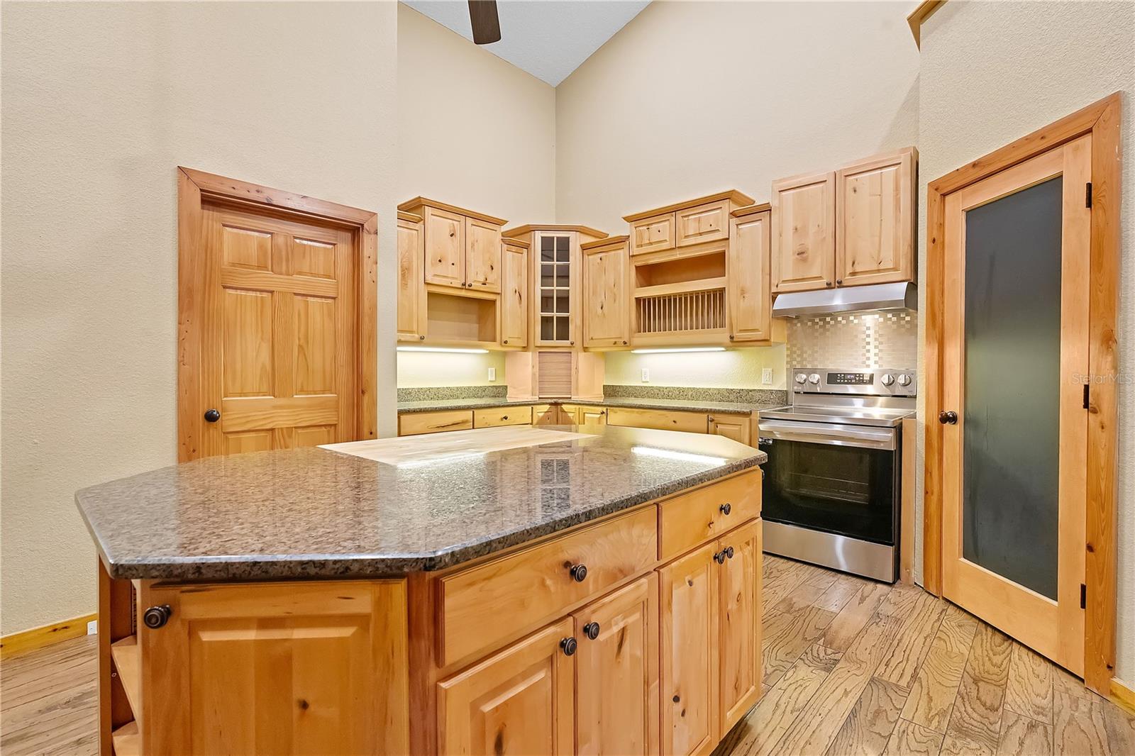 O6371691 Property Photo