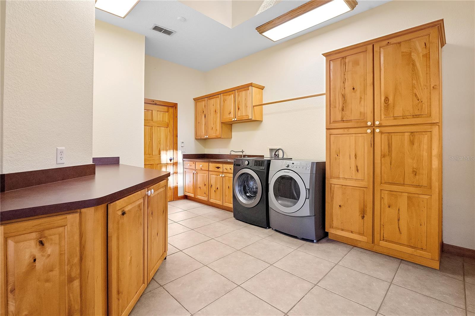 O6371691 Property Photo