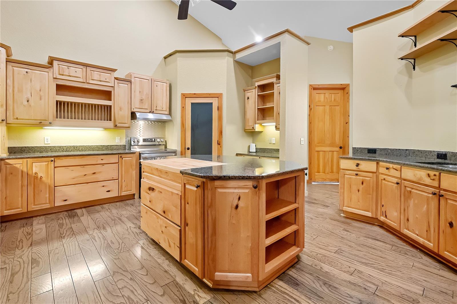 O6371691 Property Photo