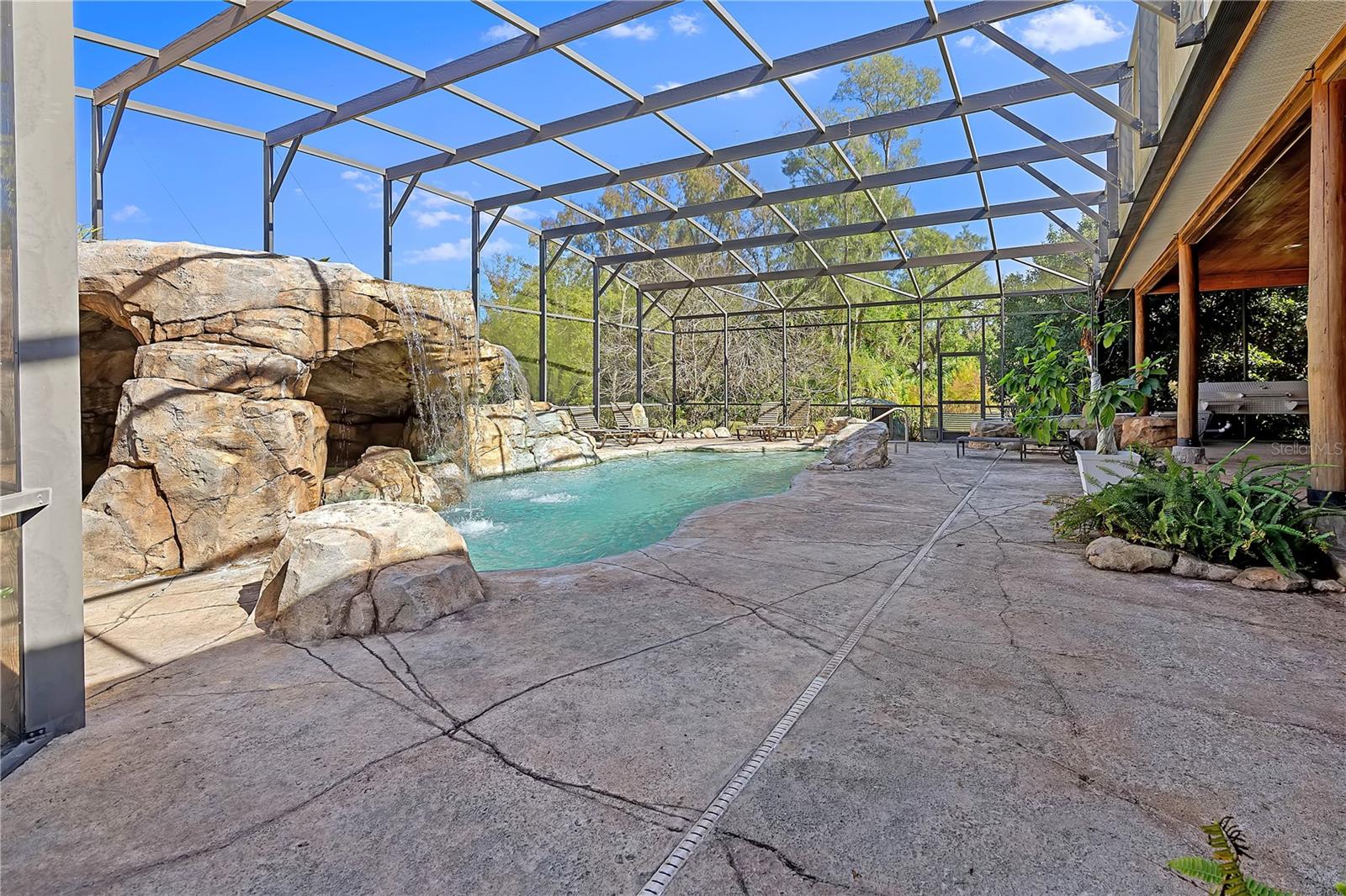 O6371691 Property Photo