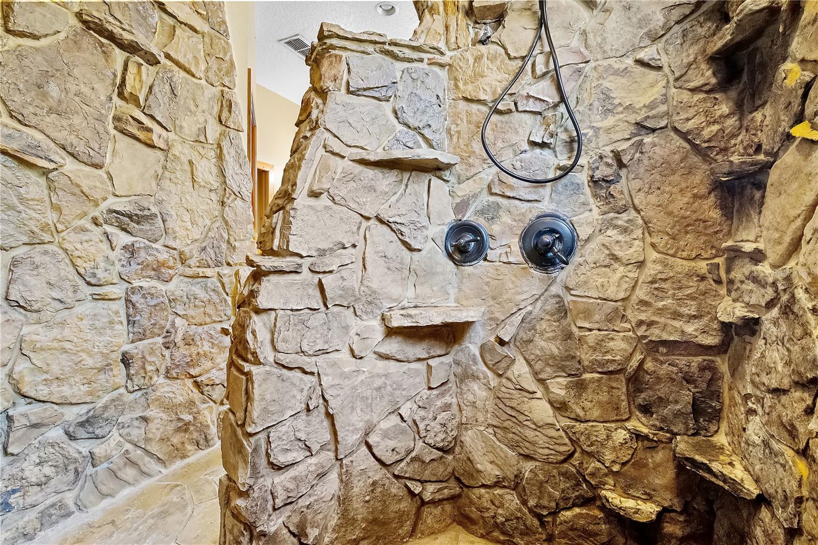 O6371691 Property Photo