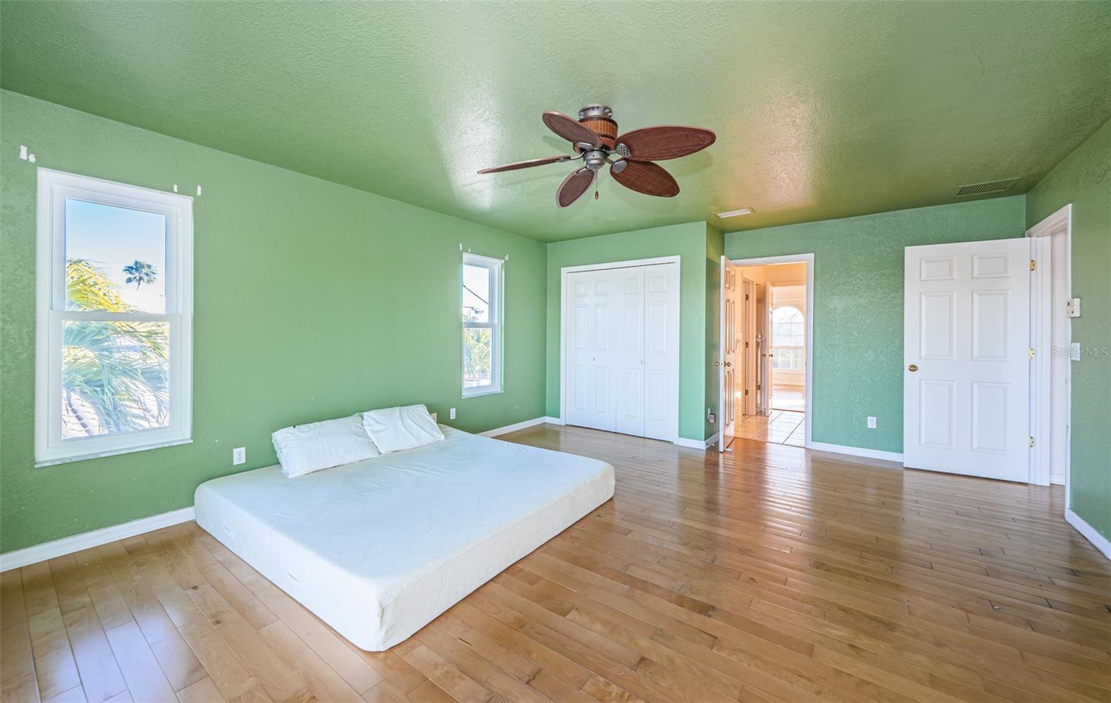 30 DOLPHIN DR, TREASURE ISLAND, FL, 33706