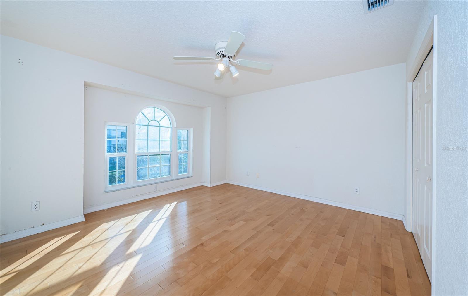 30 DOLPHIN DR, TREASURE ISLAND, FL, 33706