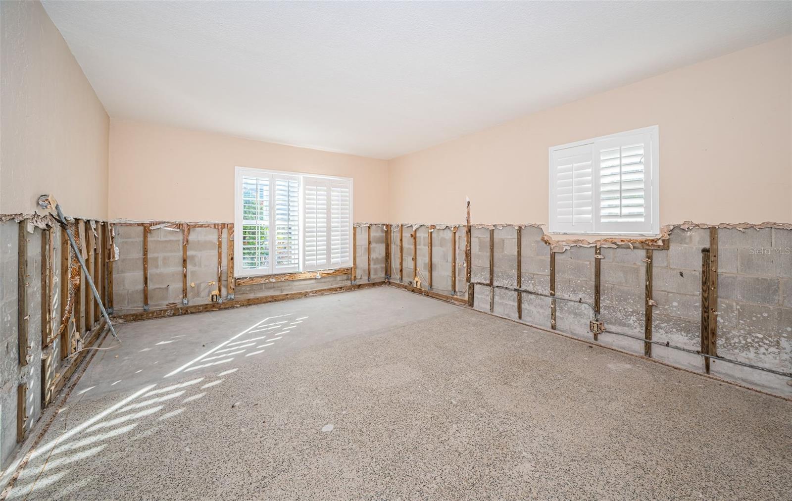 30 DOLPHIN DR, TREASURE ISLAND, FL, 33706