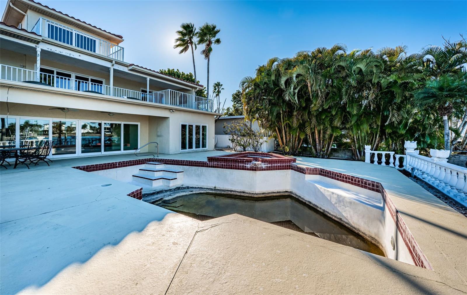 30 DOLPHIN DR, TREASURE ISLAND, FL, 33706