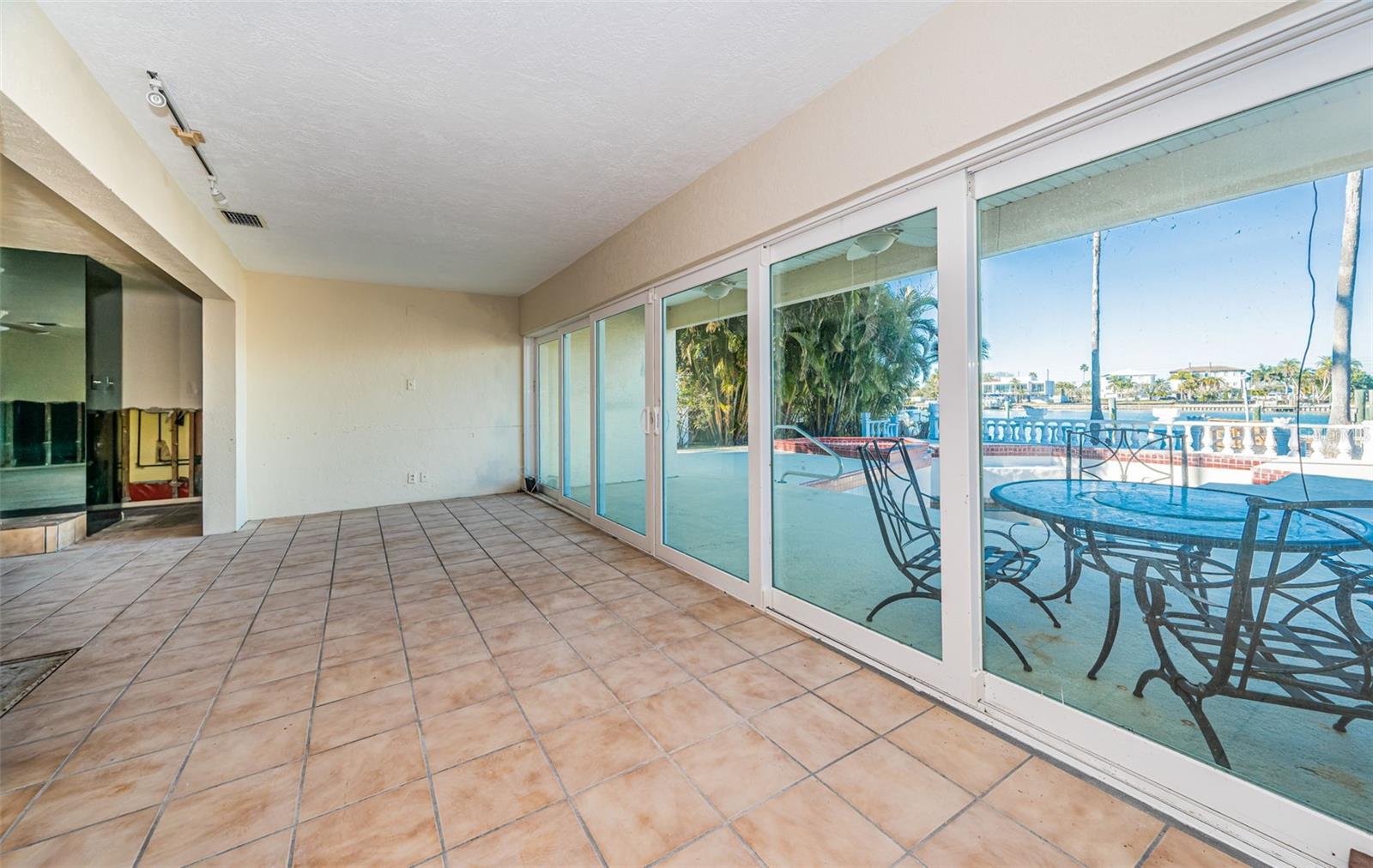 30 DOLPHIN DR, TREASURE ISLAND, FL, 33706