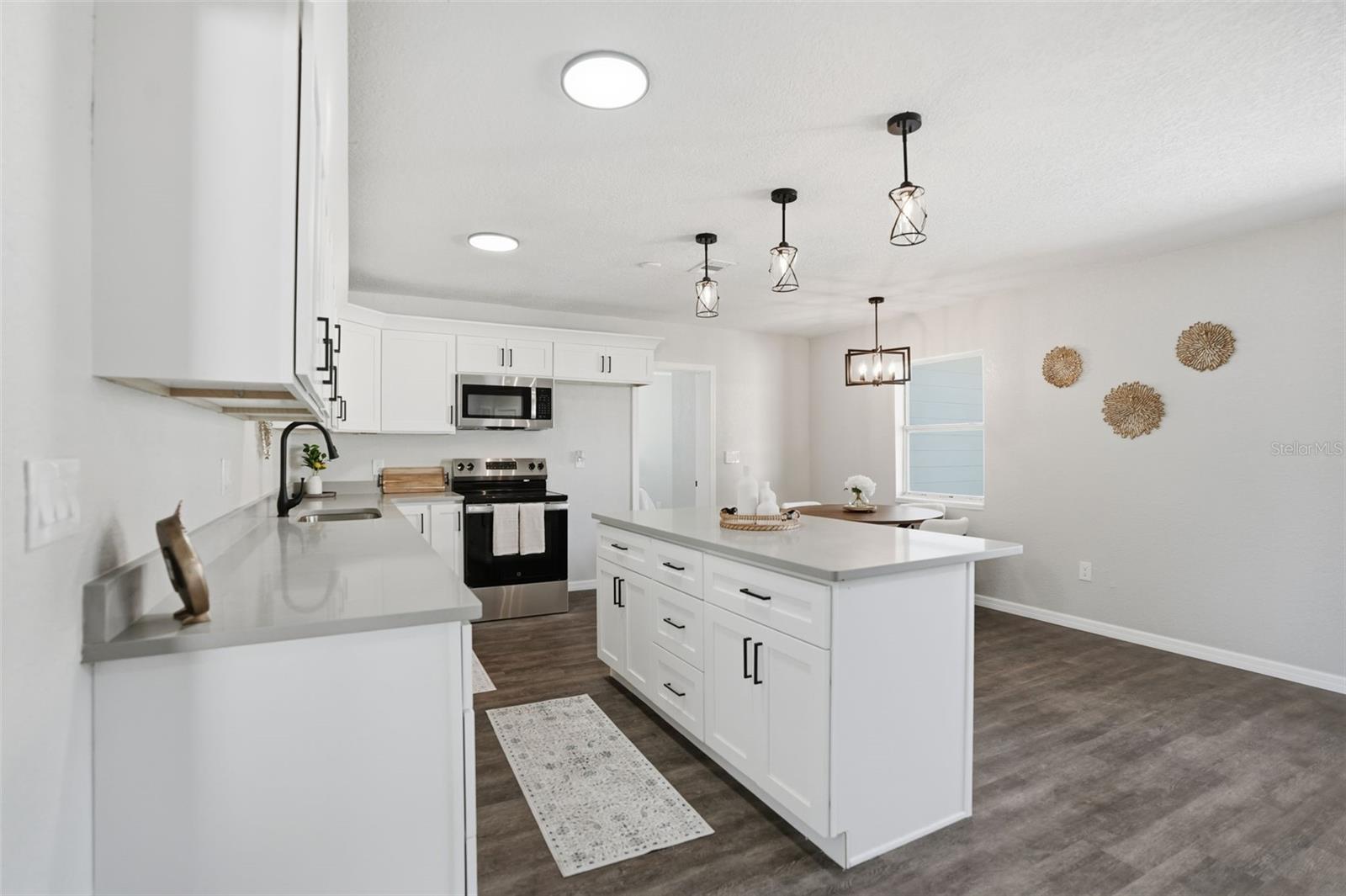 W7881856 Property Photo