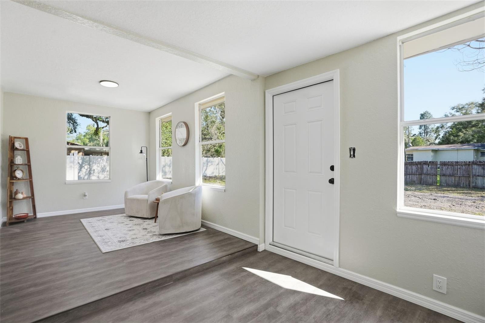 W7881856 Property Photo