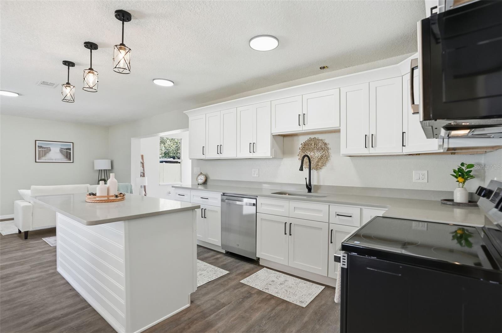 W7881856 Property Photo