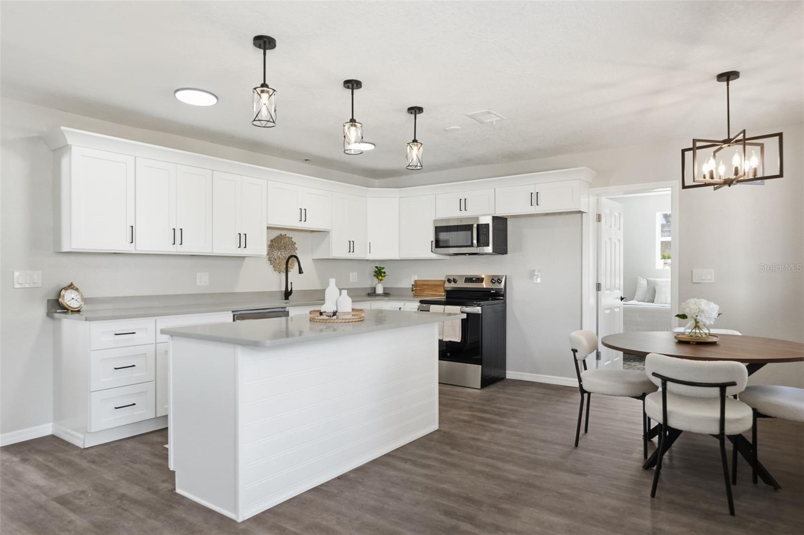 W7881856 Property Photo