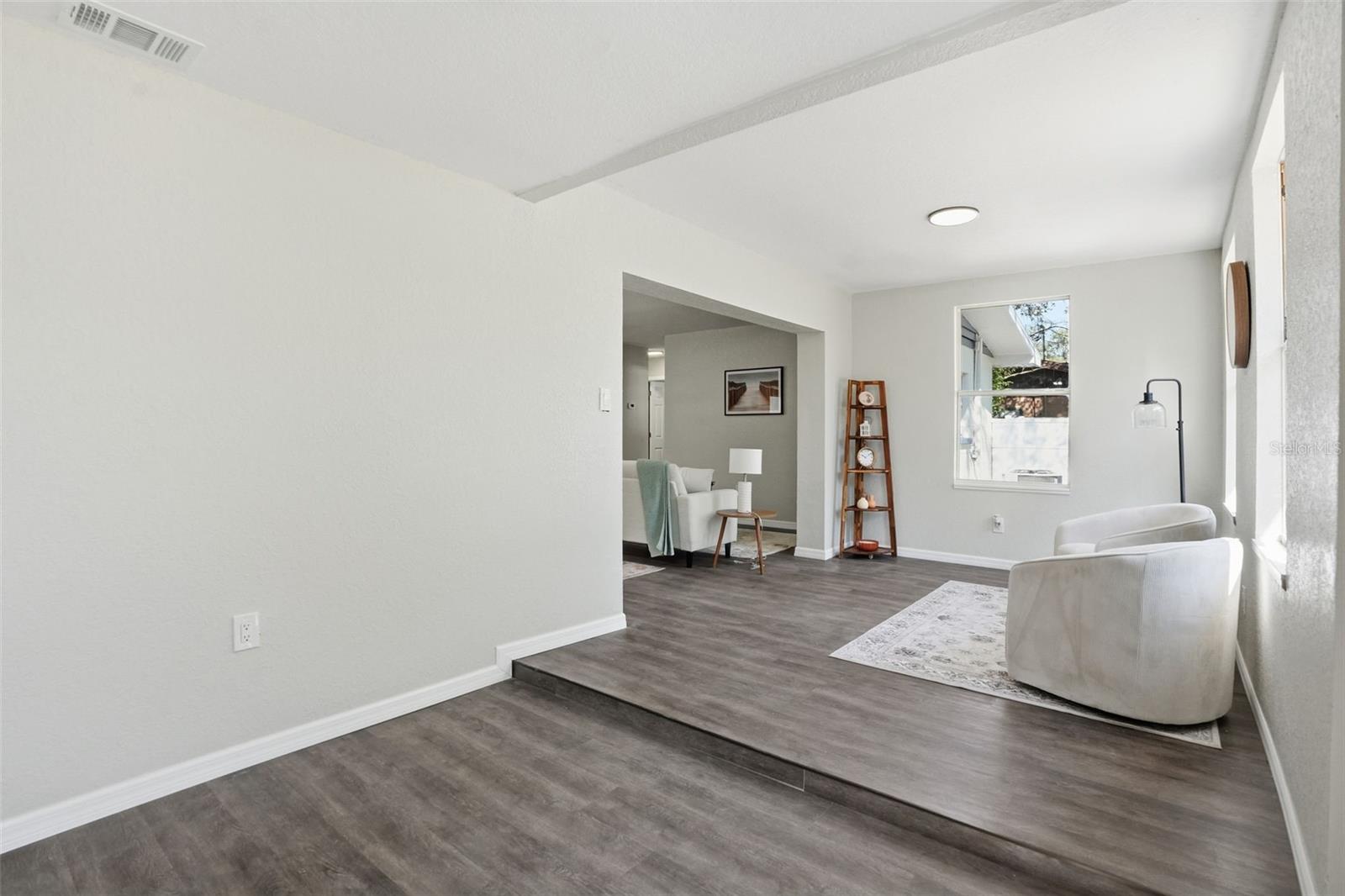 W7881856 Property Photo