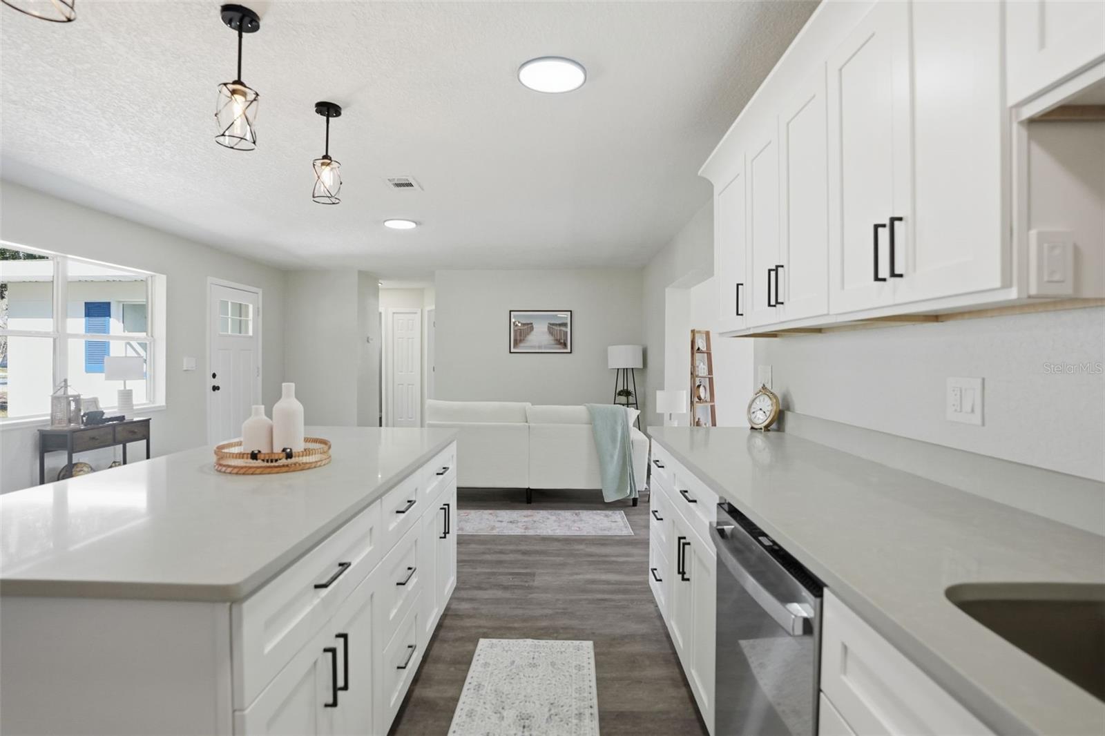 W7881856 Property Photo