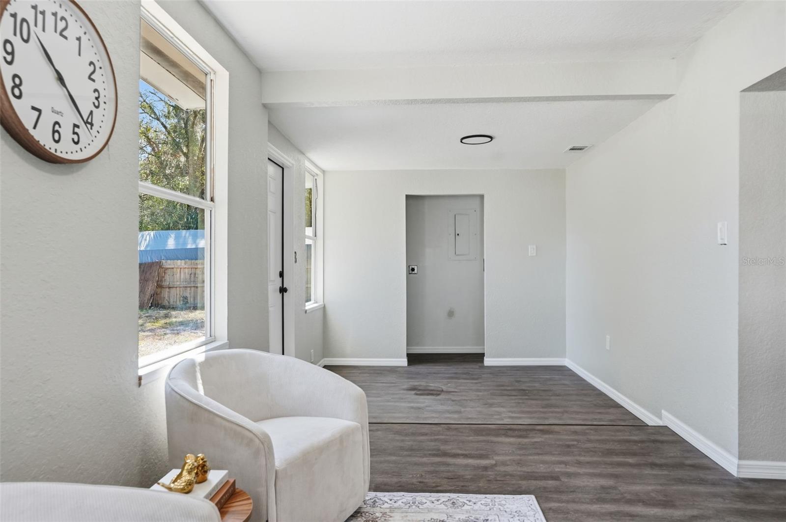 W7881856 Property Photo