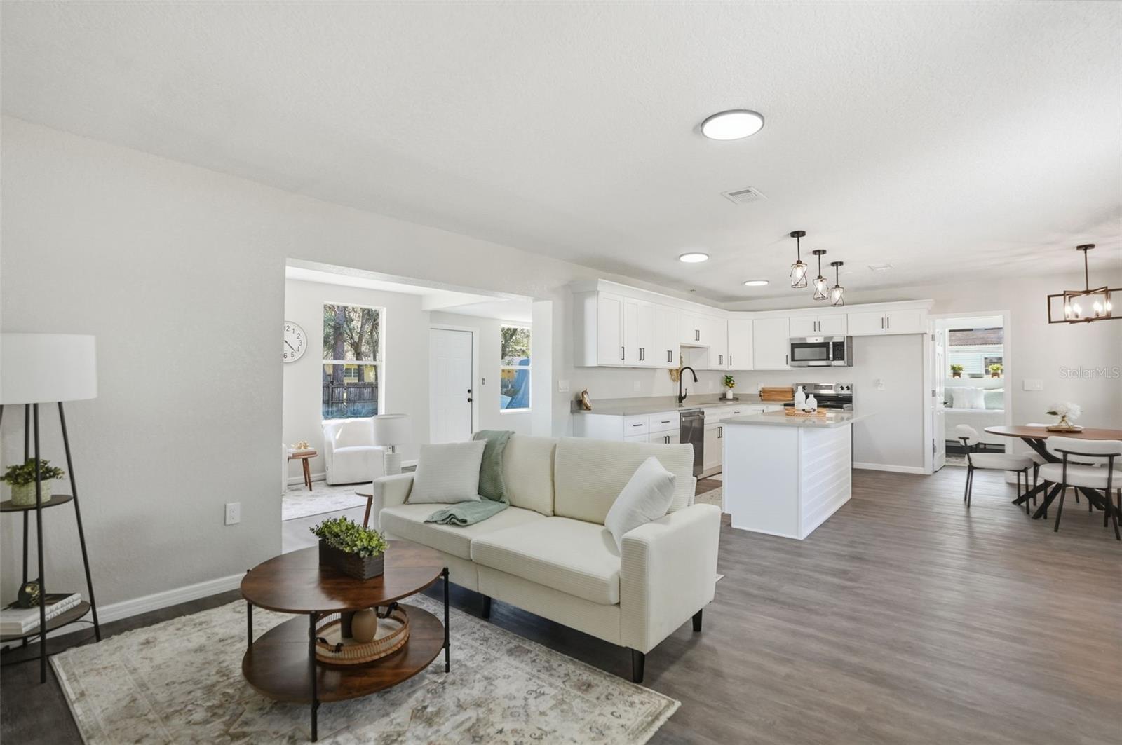 W7881856 Property Photo