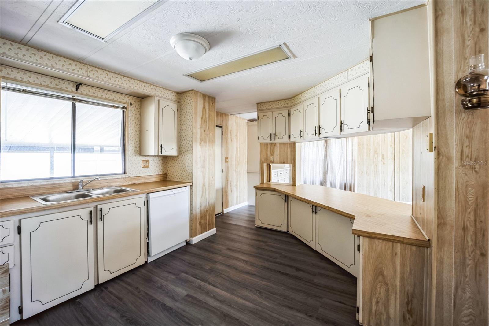 TB8461942 Property Photo