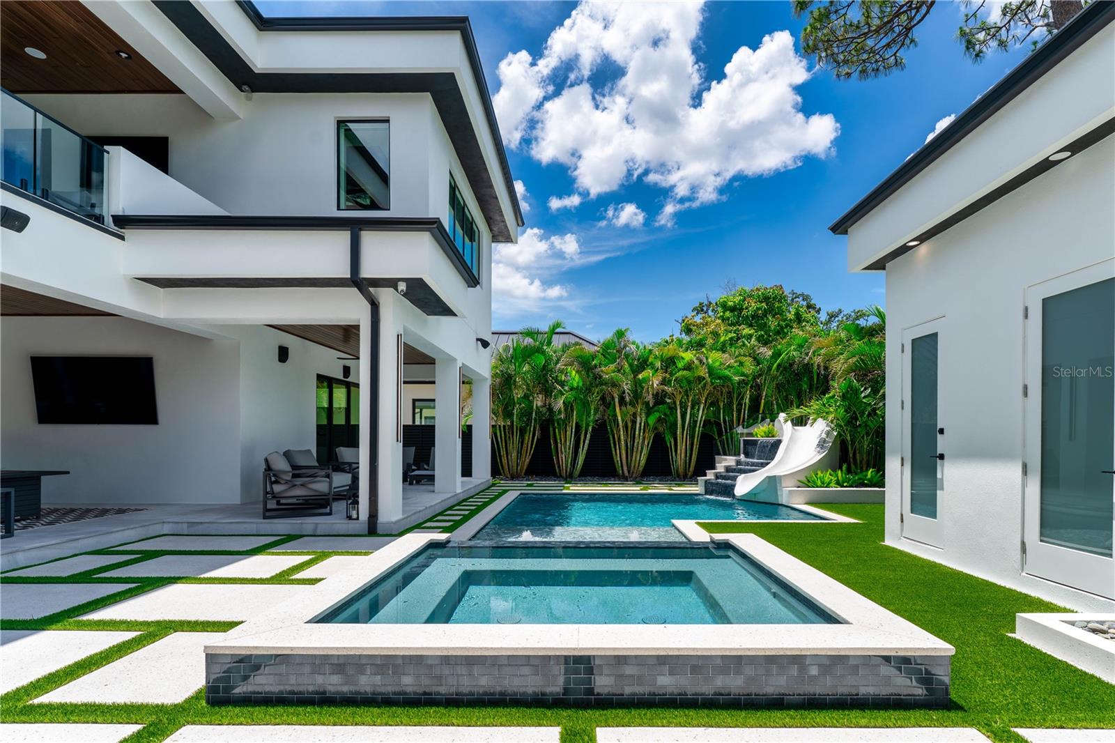 TB8461977 Property Photo