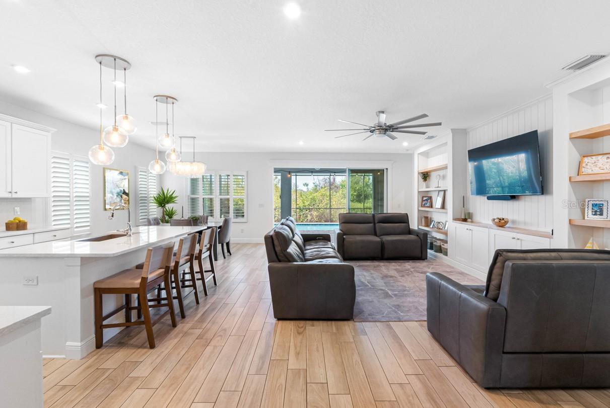 Virtually enhanced with decor