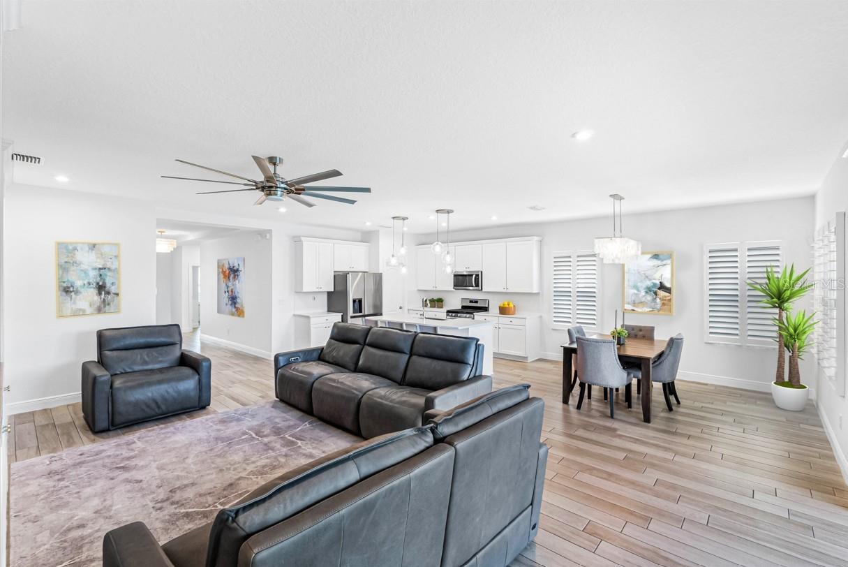 Virtually enhanced with decor