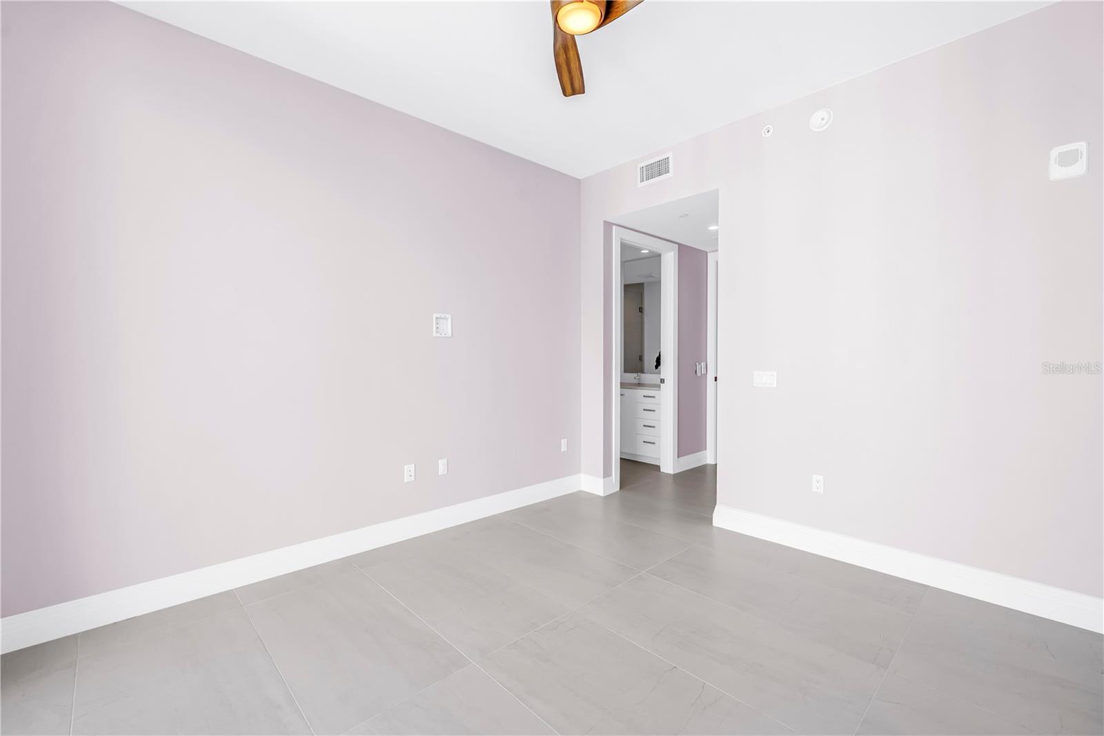 TB8462046 Property Photo