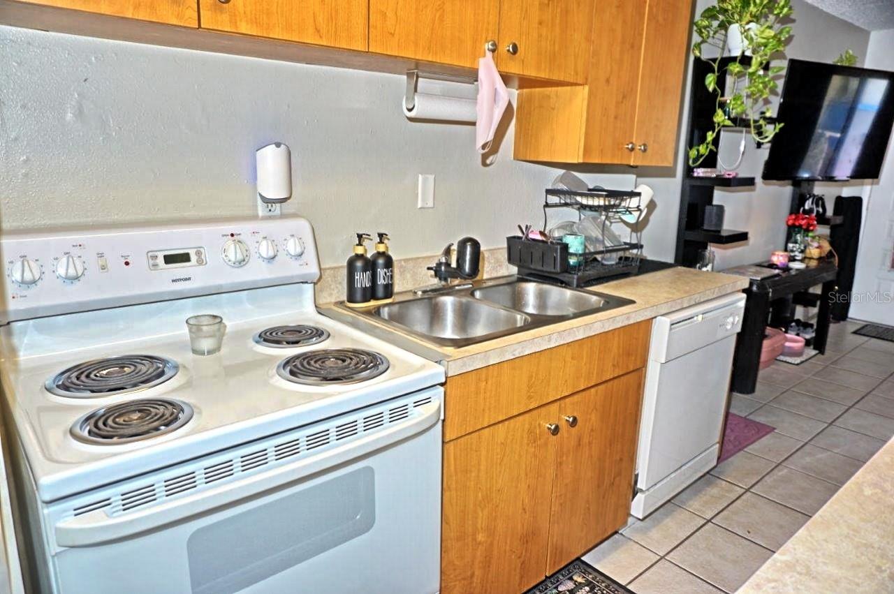 W7881868 Property Photo