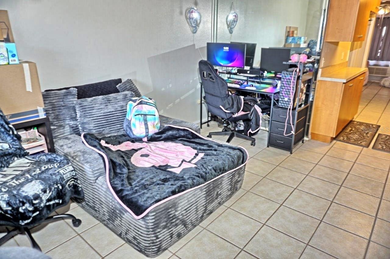 W7881868 Property Photo