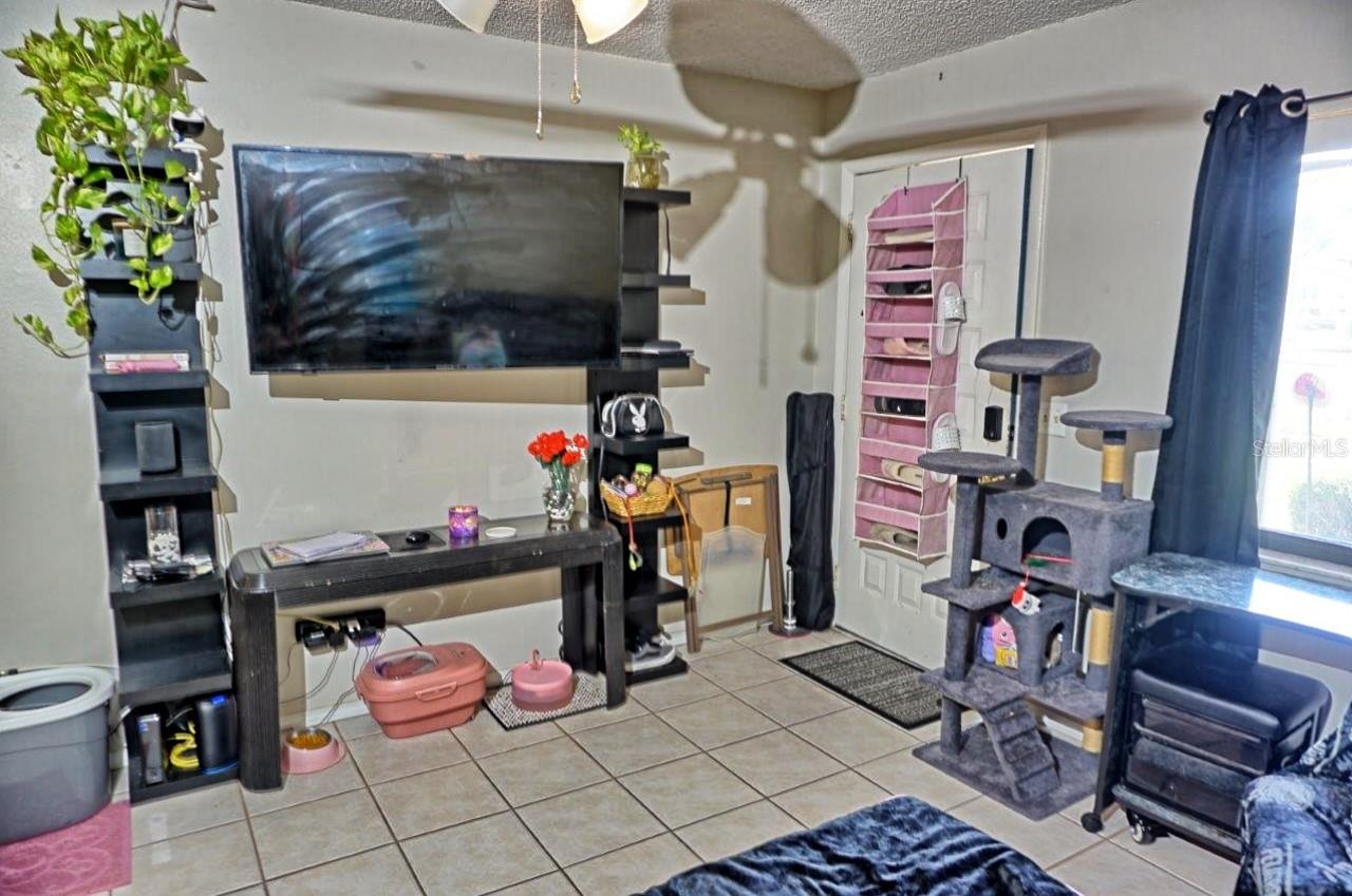 W7881868 Property Photo