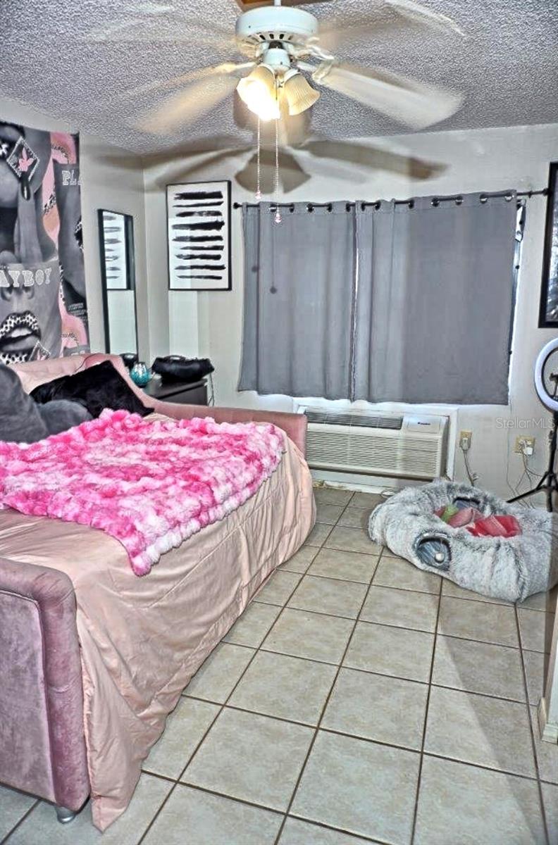 W7881868 Property Photo