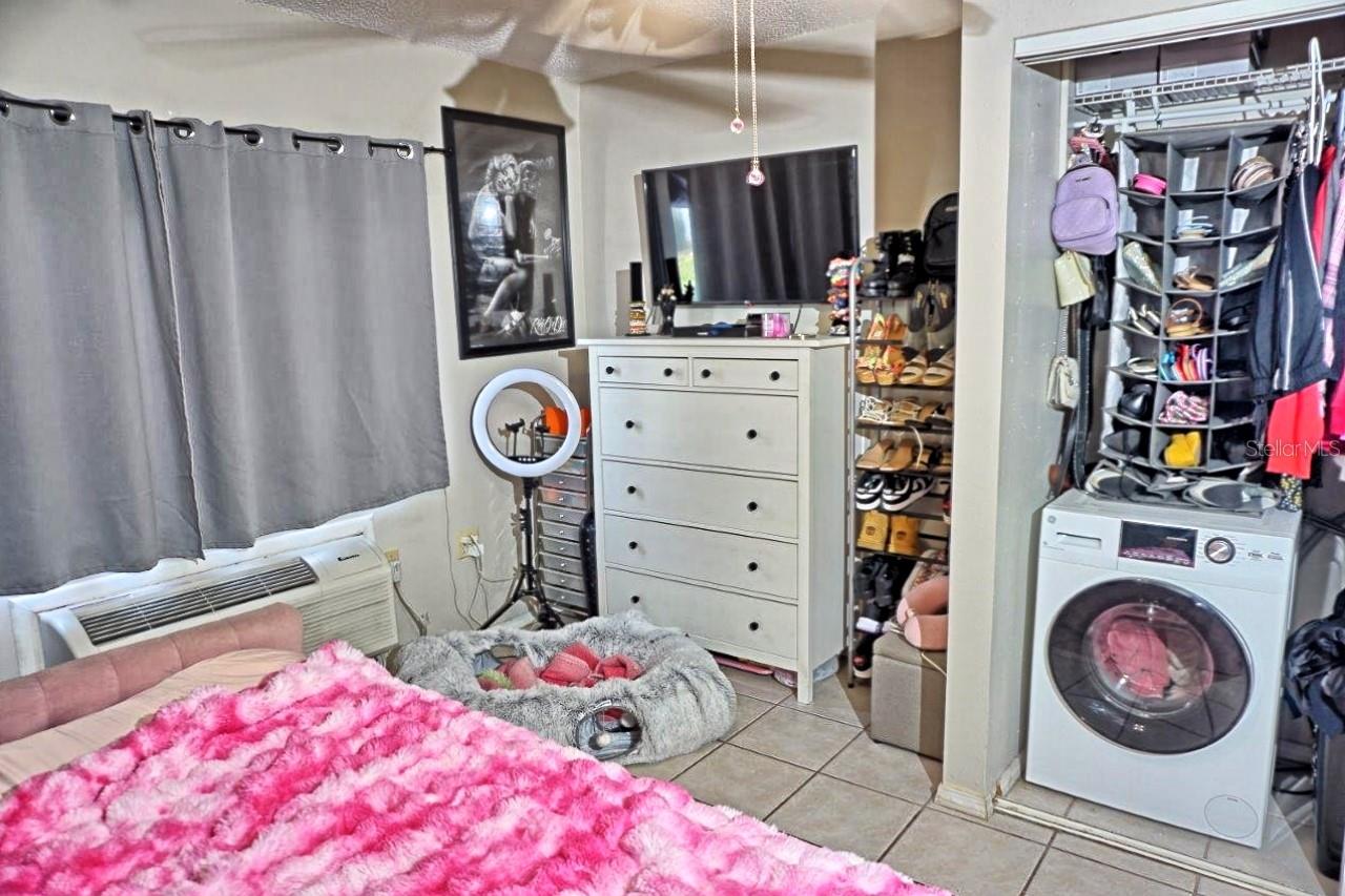 W7881868 Property Photo