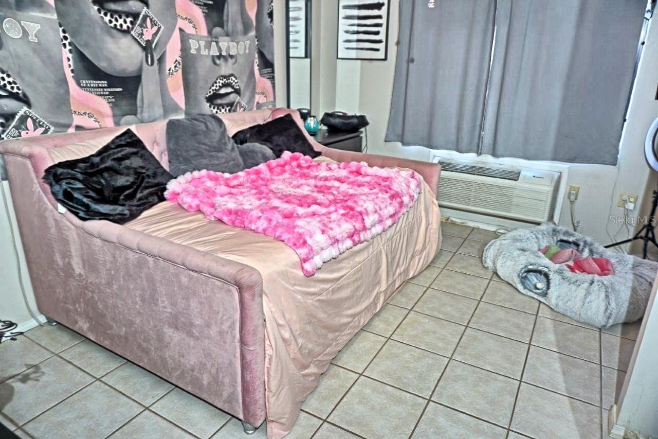 W7881868 Property Photo