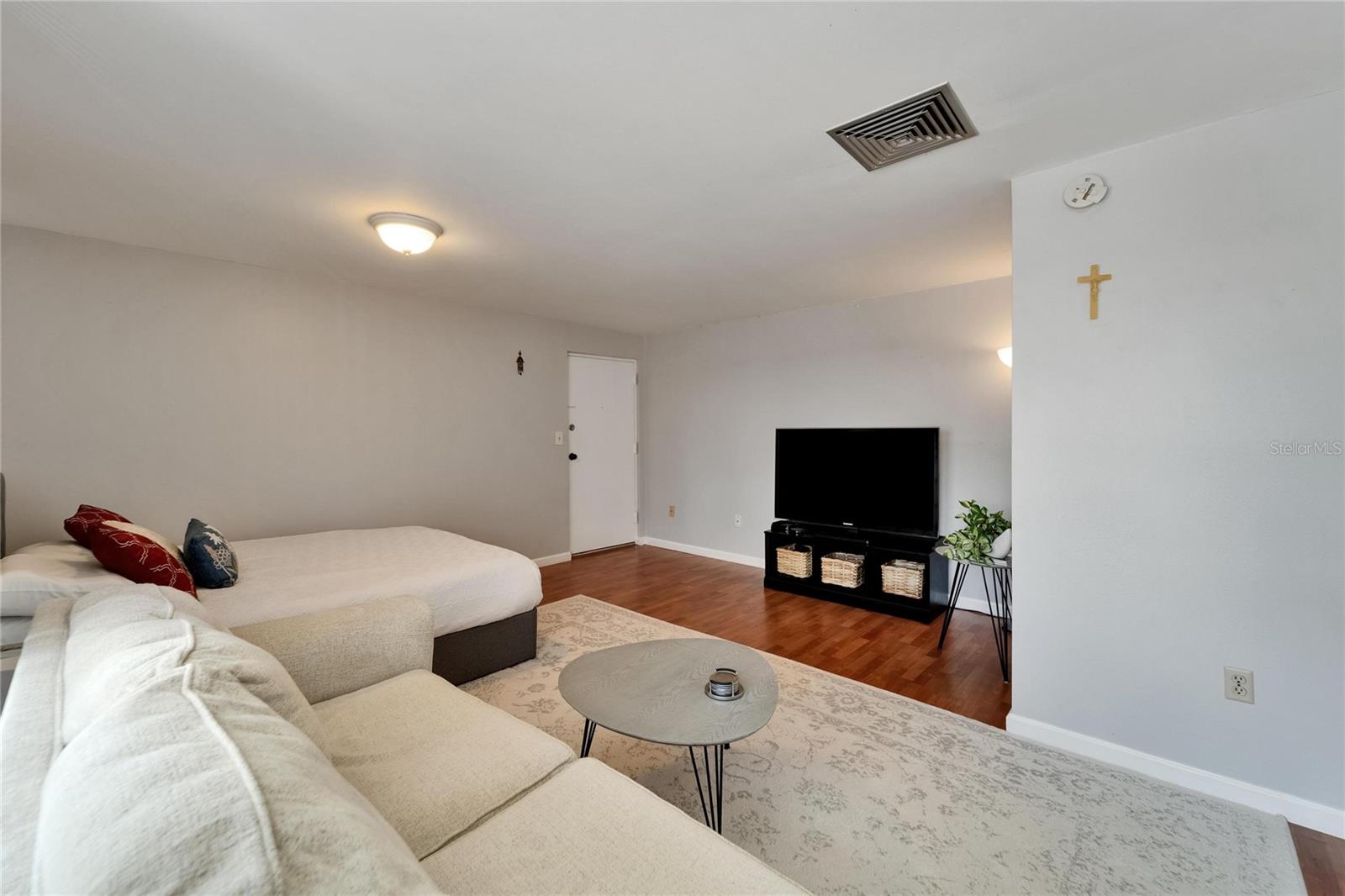 TB8462113 Property Photo