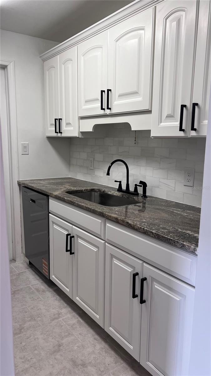 W7881872 Property Photo