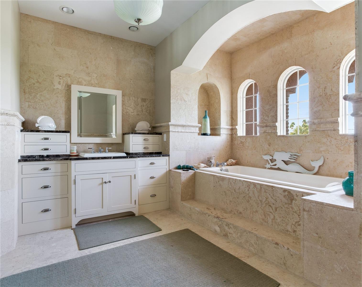 TB8462168 Property Photo