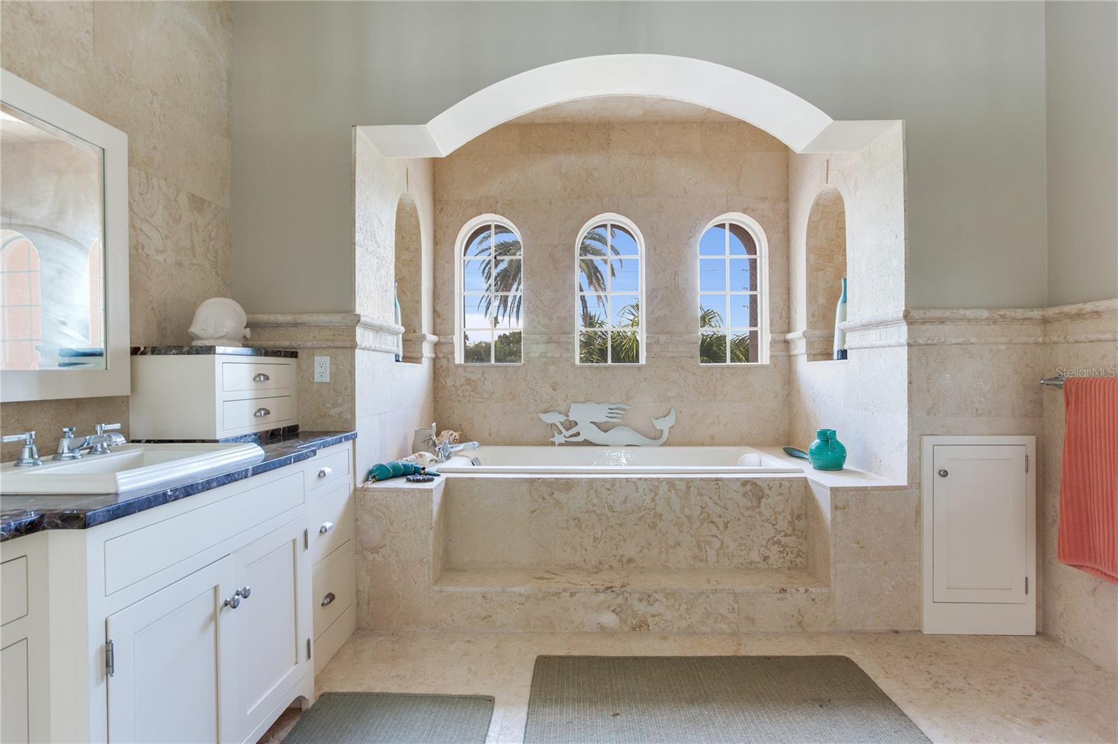 TB8462168 Property Photo