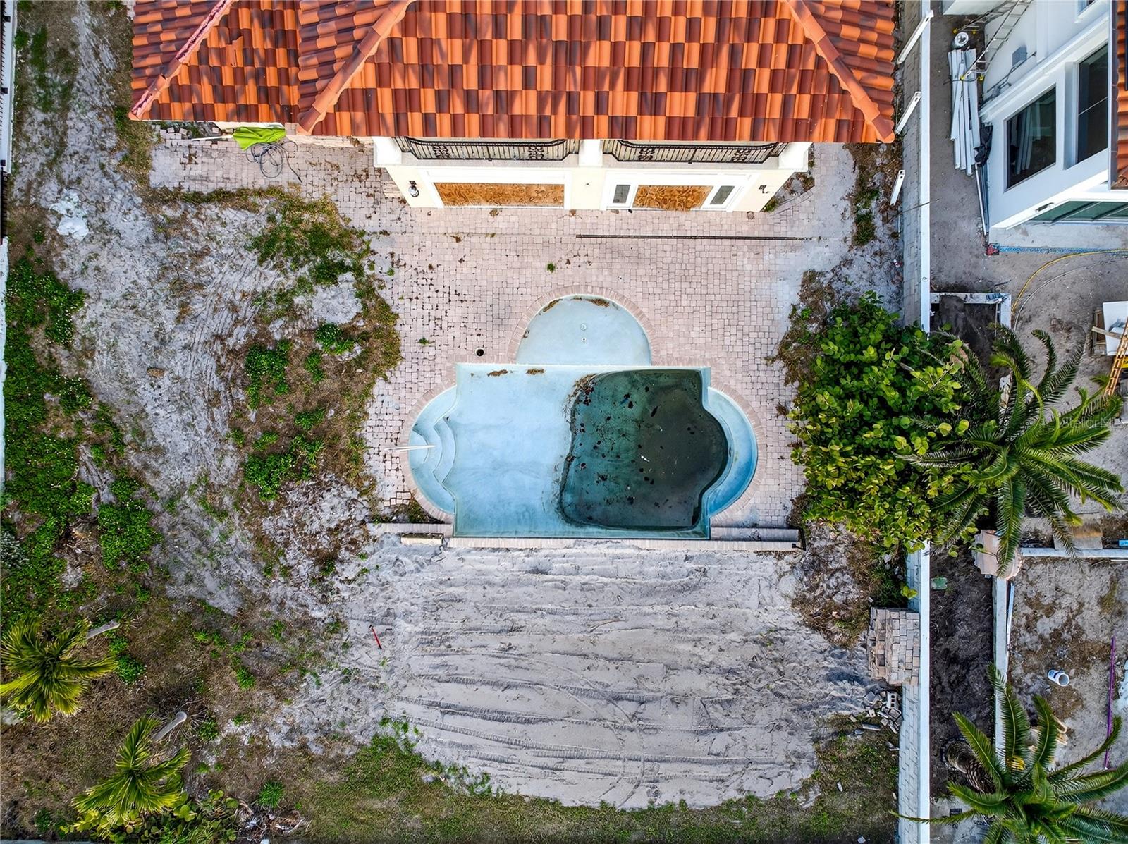 TB8462168 Property Photo