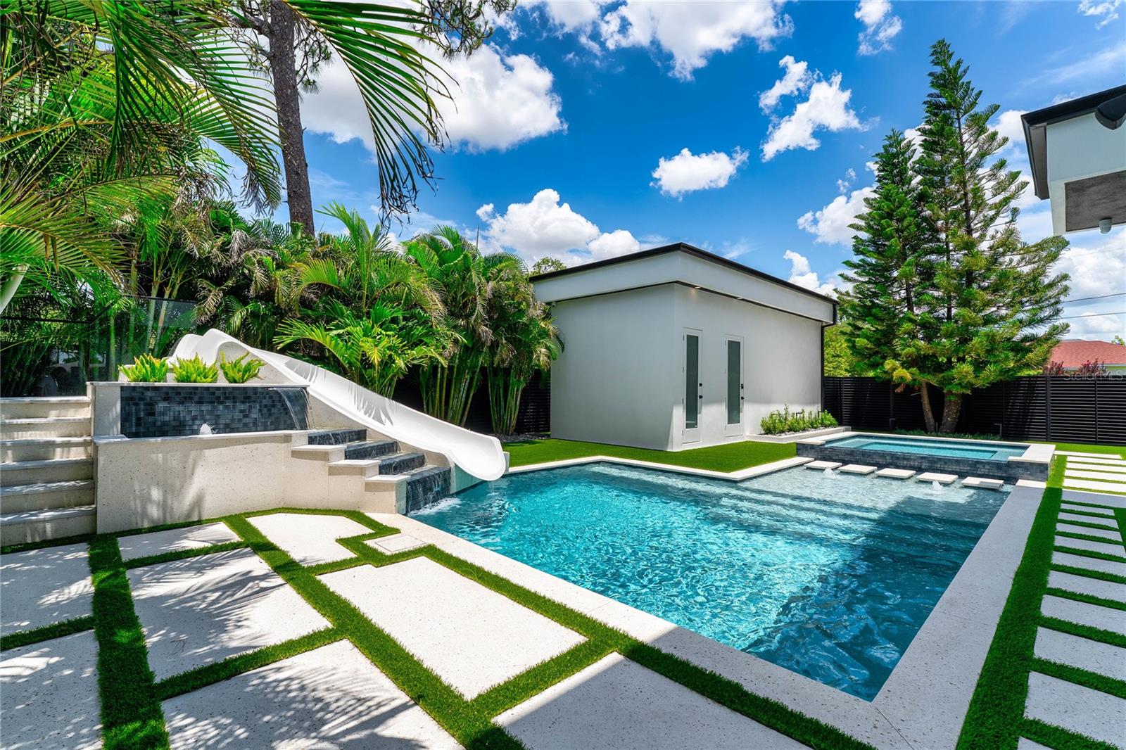 TB8462171 Property Photo